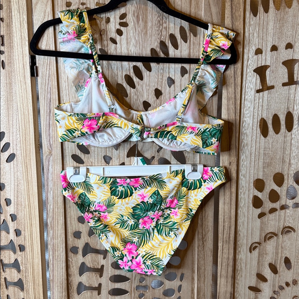 Tropical Print Ruffle Bikini Set - Picture 3 of 6